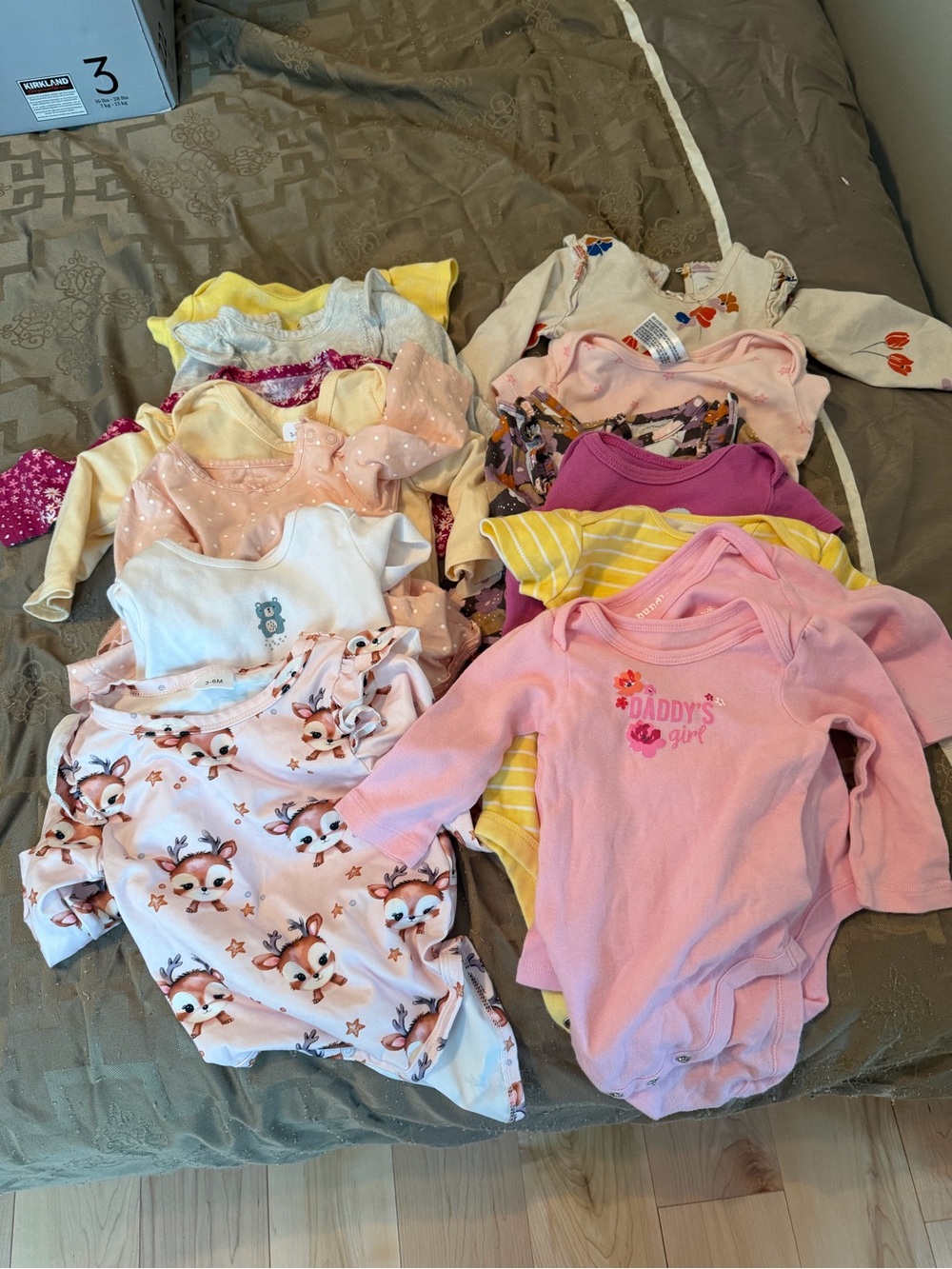 14 pces Baby One-Piece Bodysuits  bundle . Puro shipping $6,99